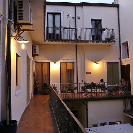 Opera Bed & Breakfast 3*