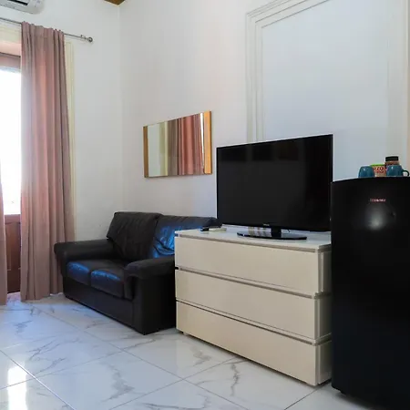 Opera Bed & Breakfast 3*